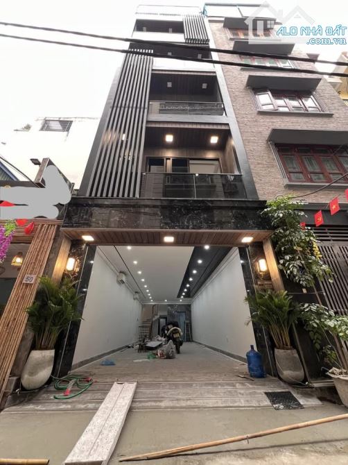 Bán Nhà ! Phân Lô Hoàng Cầu 70m2, 5 Tầng, MT 4m, Ô tô tránh - Kinh Doanh Giá 27,x Tỷ