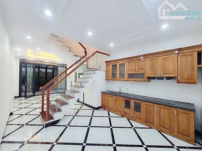 BÁN NHÀ BÙI HUY BÍCH GIẢI PHÓNG - Ô TÔ VÀO NHÀ - 5 TẦNG - 43/48M² - NỘI THẤT XỊN - 9.9 TỶ