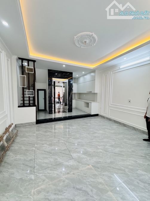 Hoa Lâm 40m 6T MT4.7m- DÂN XÂY - THANG MÁY- 20M OTO TRÁNH- 10 PHÚT VỀ HOÀN KIẾM