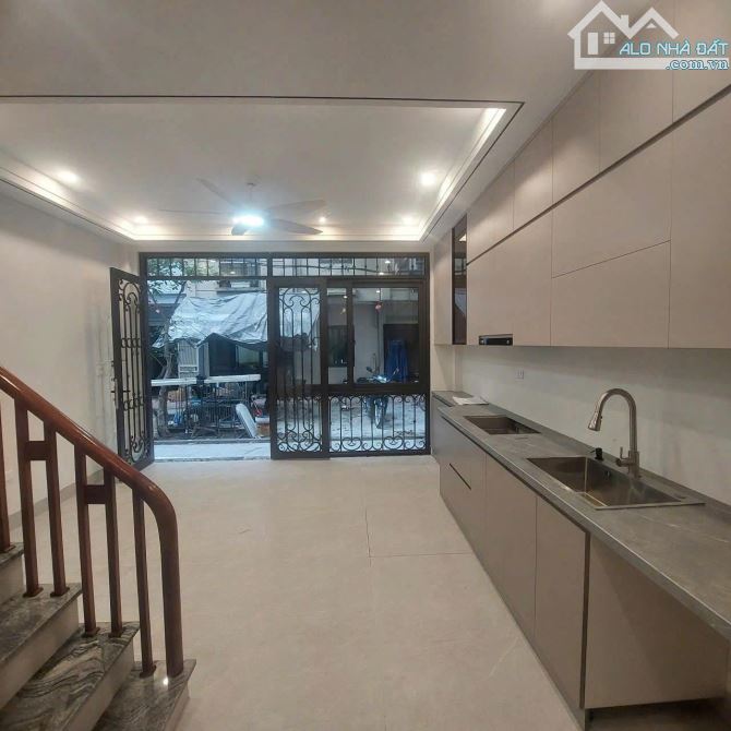 Bán GẤP! Nhà 5 tầng phố Hoa Lâm, Việt Hưng, full nội thất, 31m, MT 4.5m, nhỉnh 6 tỷ