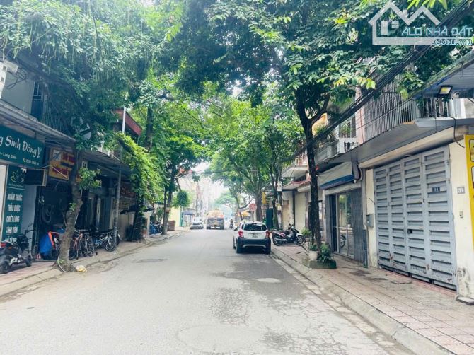 Bán gấp đất tặng kèm nhà 1 tầng  – 2 mặt ô tô – Vỉa hè – Trung tâm Long Biên. DT 80m2