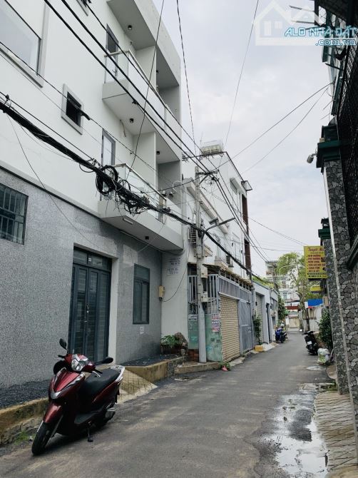 Căn hộ dịch vụ 4 tầng Hoàng Diệu 2, Linh Chiểu, Thủ Đức. 10 phòng thu nhập 40triệu/tháng