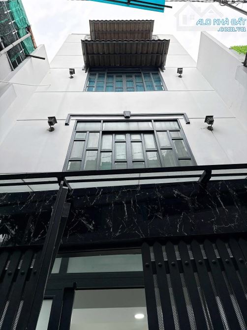 Bán nhà đẹp 5 tầng Lạc Long Quân Tân Bình, ngang đẹp 4.6m giá chỉ 5.85 tỷ