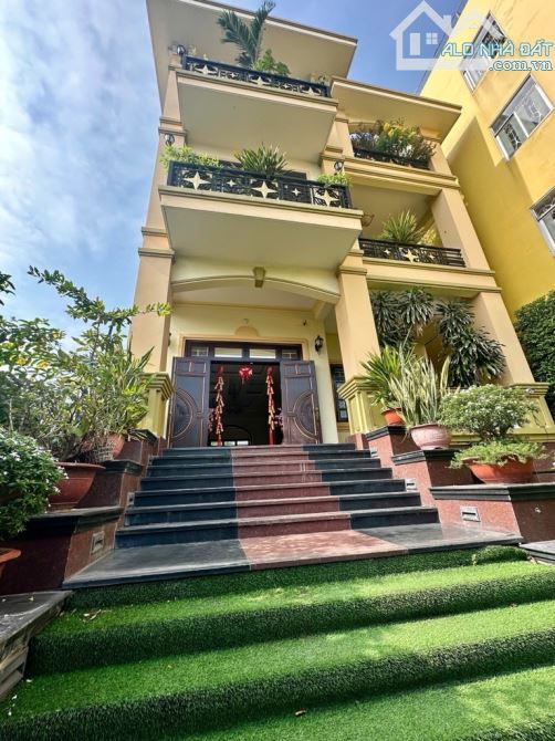 CHỦ ĐỊNH CƯ MỸ CẦN BÁN LẠI BIỆT THỰ SÂN VƯỜN 340m2 GẦN SÂN BAY TÂN SƠN NHẤT