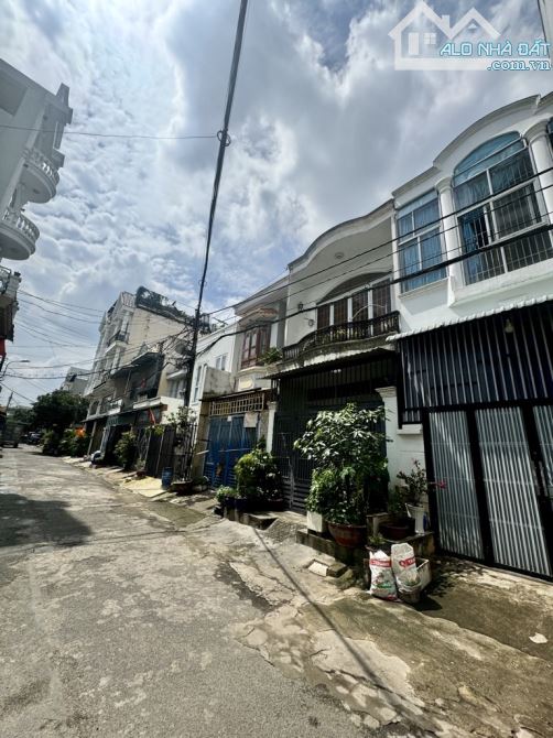 Bán nhà 2 tầng hẻm 8m, Nguyễn Ảnh Thủ, phường Hiệp Thành, quận 12, nhỉnh 4 tỷ