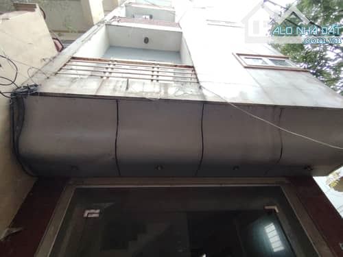 Bán nhà phố Ô Cách, DT 64m2 , MT 5.14m , Xây 5 Tầng , Giá 8.5 tỷ , Ô tô đỗ cổng - Nhà dân