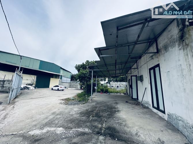 Cho thuê 2000m2 sẵn nhà xưởng 1300m2 sân bãi 700m