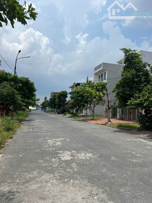 Bán đất tặng nhà cấp 4  Hoàng Mai, Đồng Thái 100m đường 19m giá  4,x tỷ