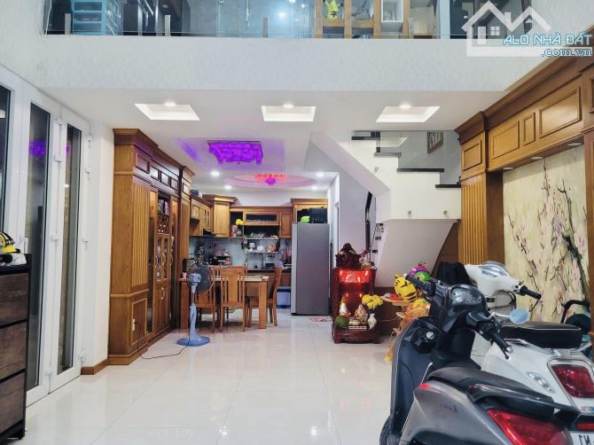 CHẬM LÀ MẤT! Bán Nhà Đẹp 3 Tầng Xe Hơi Thông Cao Thắng, 30m2, 5.6 Tỷ