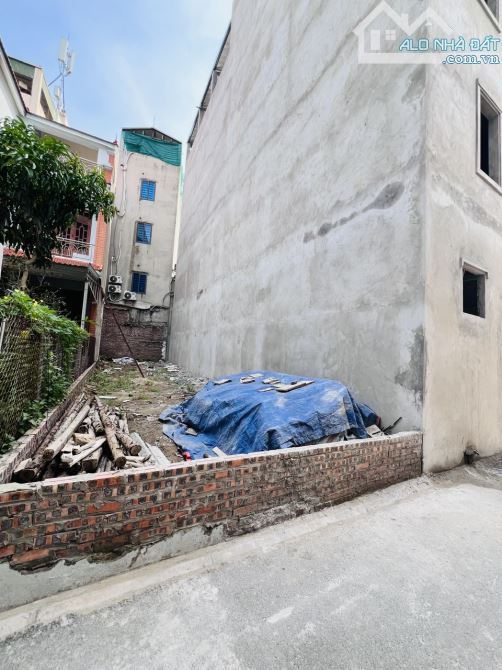BÁN NHÀ TRÂU QUỲ GIA LÂM-PHỐ THÀNH TRUNG-NGÕ CỰC NÔNG-Ô TÔ VÀO-73M2-10 TỶ