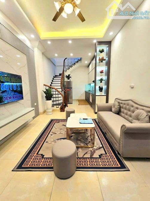 Bán nhà riêng tại đường Phạm Văn Đồng,  35m2, phân lô,   nhỉnh 5tỷ.