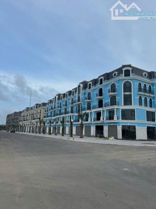 CƠ HỘI ĐẦU TƯ - RẺ HƠN THỊ TRƯỜNG 4 TỶ - SHOPHOUSE ĐỒI RỒNG - 132m2 x 5 TẦNG- GIÁ 9,6 TỶ