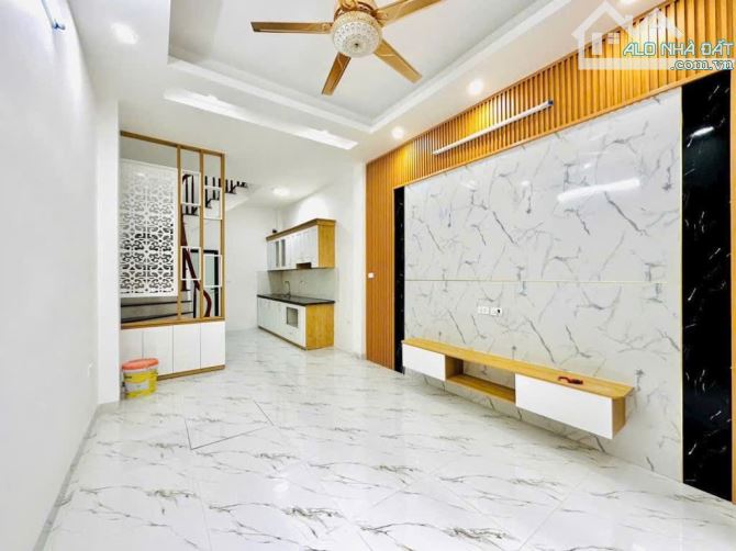 bán nhà 5 tầng phường Thượng Thanh - Long Biên - nhà mới - gần ô tô - nội thất cơ bản