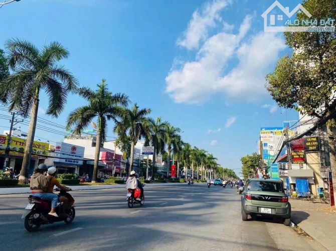 Bán đất mặt tiền 3 tháng 2, gần 2.000m2, thu nhập 100 triệu/tháng, giá tốt 4x triệu/m2