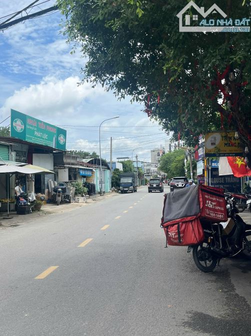 Nhà MT C4 cũ nát Lâm Thị Hố TCH DT 4,4x26m giá 7 tỷ 600 còn TL: