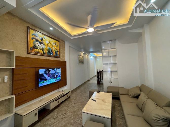 Nhà Ngọc Thụy - trường Việt Pháp 45m x 4 tầng - 6,9 tỷ