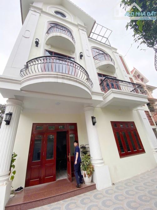 Cho thuê biệt thự KĐT Vạn Phúc - Tố Hữu. DT 220m2, 4 tầng thang máy, full điều hòa.