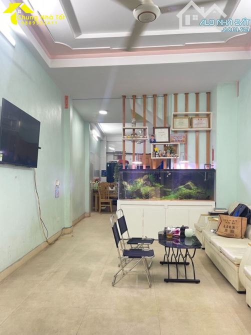 Hiếm có – Nhà đẹp Thạch Bàn 43m2 – 6.9 tỷ - Ô tô qua nhà – Nhà dân xây – Gần hồ