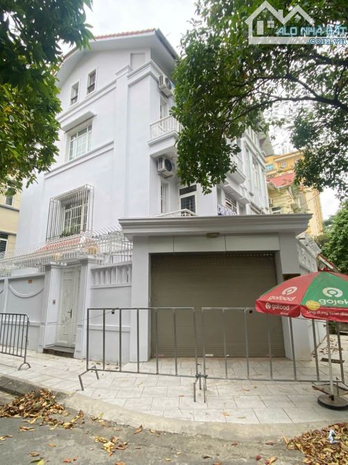 Cho thuê biệt thự KĐT Mỗ Lao, Hà Đông. DT 150m2, 4 tầng, đủ điều hòa, lô góc 2 mặt tiền