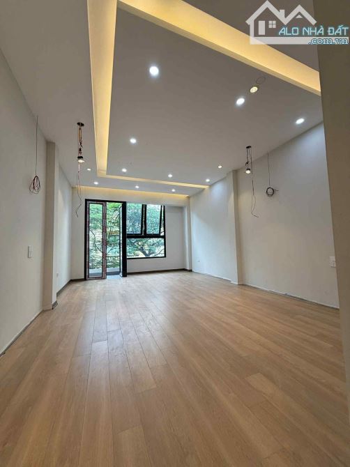 Phân lô Hoàng Cầu, Oto tránh, 2 thoáng, 5 tầng TM, Full nt. 70m2, mt 4m. 26.9 tỷ!