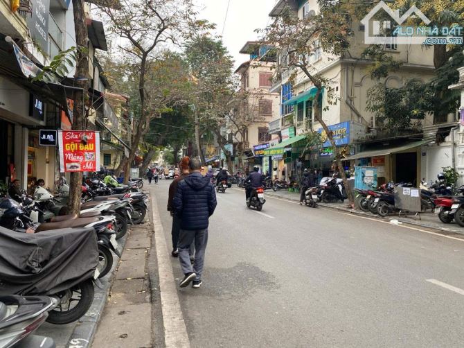 Mặt phố Hàng Lược 215m2, 3 tầng mt 10m, 176 tỷ, lô góc vỉa hè rộng, hiếm có Phố cổ Hà Nội