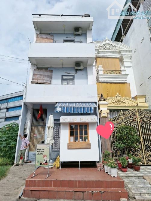 CHDV 15 PHÒNG - ĐANG SẴN DÒNG TIỀN - NGAY SÁT CẠNH CHỢ THỦ ĐỨC