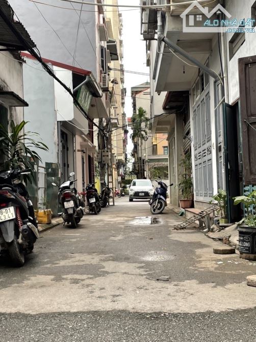 Bán 71m2 đất, tặng nhà cấp 4, lô góc, đường thông, kinh doanh tại thị trấn Trâu Quỳ