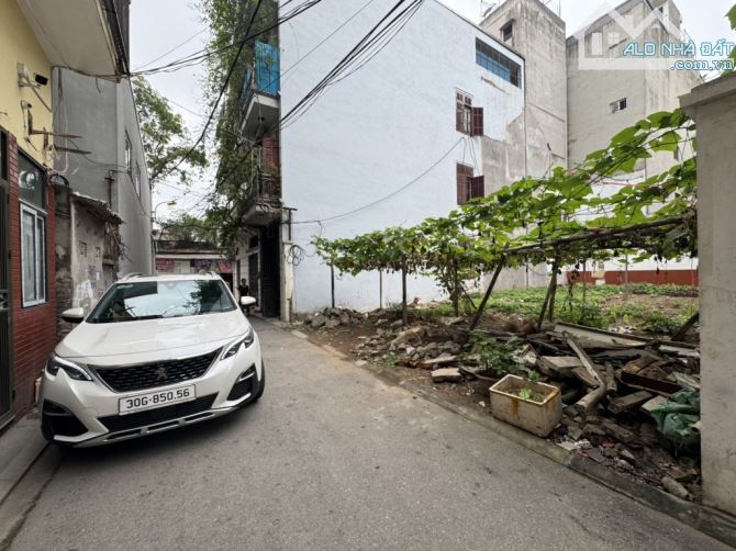 Bán 86.5m2 đất trung tâm thị trấn Trâu Quỳ, hai mặt đường, kinh doanh, ô tô tránh