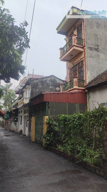 CỰC HIẾM Ô TÔ ĐỖ CỬA, NGÕ THÔNG SẴN NHÀ 3 TẦNG DÂN XÂY KHU PHÂN LÔ VIỆN NGÔ.