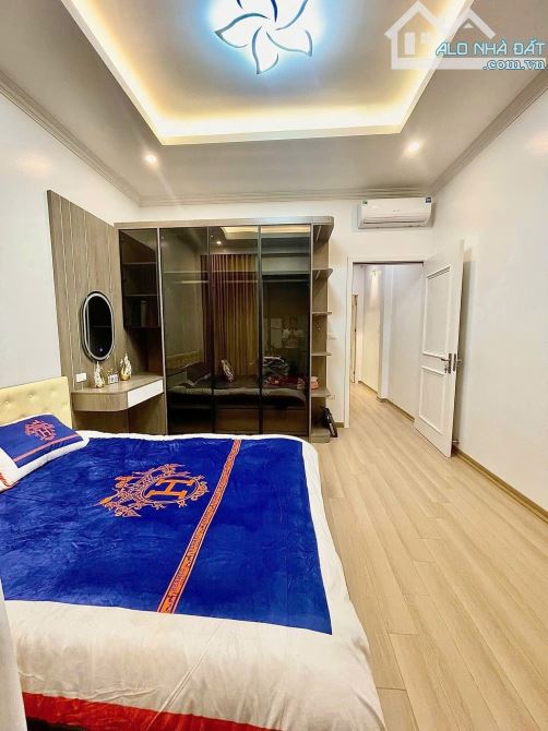 NGUYỄN CHÍ THANH - MẶT PHỐ KINH DOANH - TRUNG TÂM QUẬN ĐỐNG ĐA - NHÀ ĐẸP - VỈA HÈ