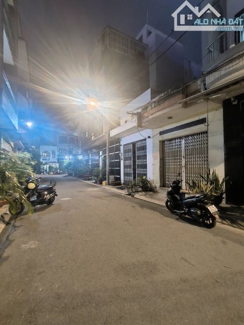 GẦN NGÃ TƯ ÂU CƠ-THOẠI NGỌC HẦU -HẺM TO NHƯ MẶT TIỀN - XE TẢI NÉ NHAU -4X16m-  CHỈ  8 TỶ 6