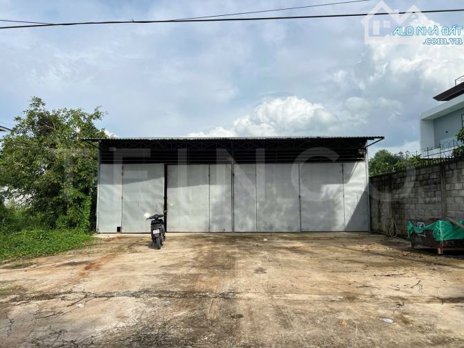 Kho xưởng bãi 468m² kho xây dựng 260m² gần khu công nghiệp Hưng Phú