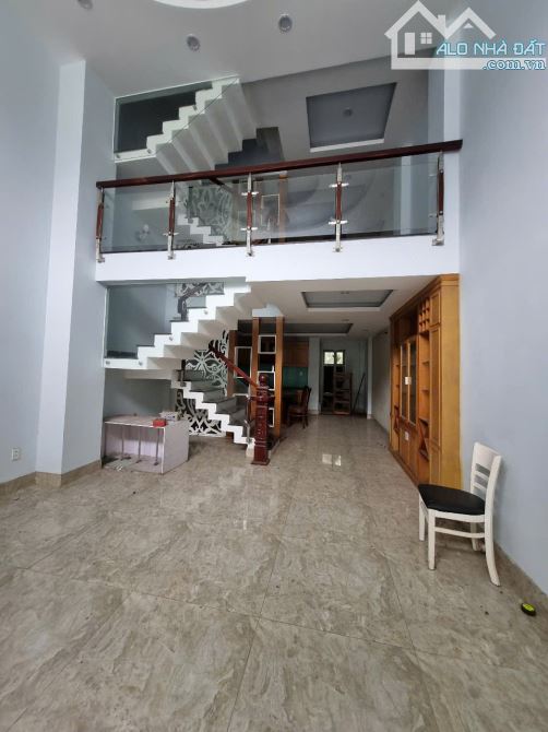 Bán nhà giá rẻ có dòng tiền cho thuê hẻm xe hơi Thạnh Lộc 37 An Phú Đông Quận 12