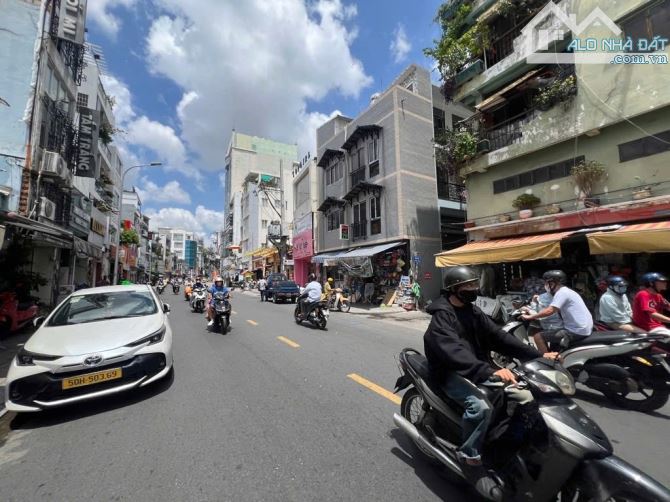 Bán gấp nhà trung tâm P. Nhuận cạnh Huỳnh Văn Bánh hẻm 4m5 1truc 5tầng gần 300m2 nhỉn 7tỉ