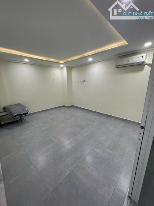 Bán Nhà Siêu Hiếm 3 TẦNG, 40m2, Giá NHỈNH 3tỉ, Sát Bên Lâm Văn Bền, Quận 7