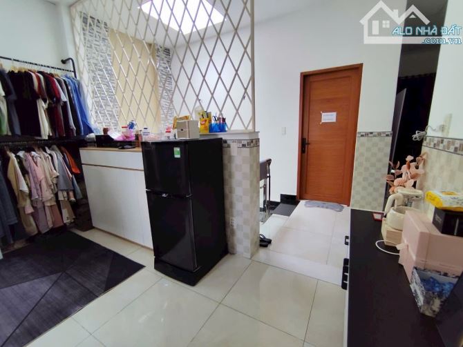 MẶT TIỀN 3 TẦNG ĐÚC TRUNG MỸ TÂY QUẬN 12 GIÁ RẺ 9.78 Tỷ  Diện tích 150m2 ( 6 x 25 ) sàn220 - 11