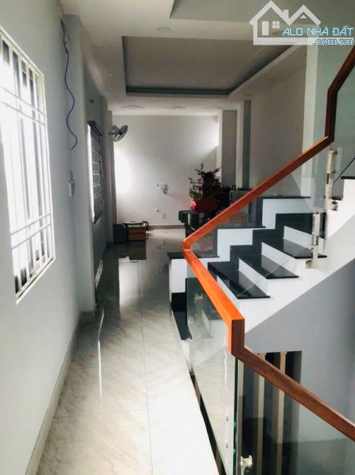 Nhà phố mặt tiền kinh doanh sầm uất Nguyễn An Ninh gần khu hành chính và chợ Dĩ An 1. - 1