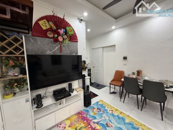 Bán tập thể phố Nguyễn Ngọc Doãn (gần sát chùa Bộc)sổ 30m2 sử dụng 90m2 giá 3,93tỷ(còn TL) - 1