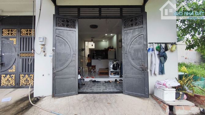 ĐƯỜNG ÔTÔ QUẬN 12,ĐỐI DIỆN CÔNG VIÊN, LẦU TRỆT 2PN, 2WC NHỈNH 4 TỶ - 1
