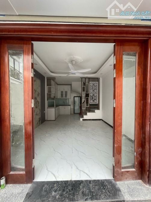 Chỉ Nhỉnh 4 tỷ- Có nhà 5 tầng-42m2-độc lập giáp QL6,. 5p Bx Yên Nghĩa (ảnh thật ) - 1