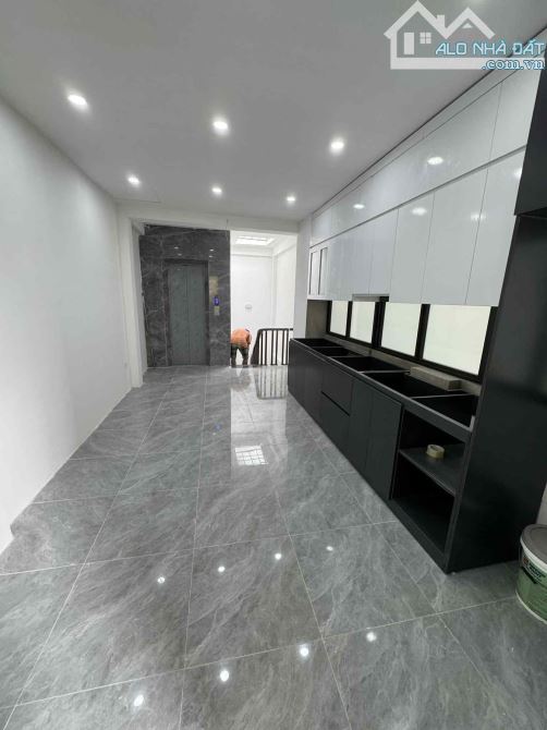 Bán nhà Nguyễn Chí Thanh - Đống Đa, 20m ra đường ô tô, vị trí đẹp, 5 tầng, thang máy - 1
