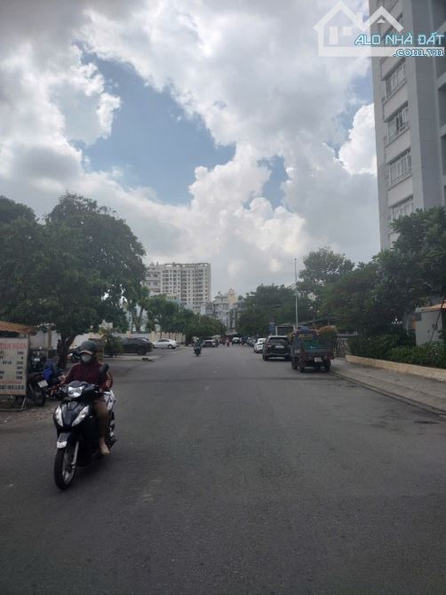 Bán nhà cấp 4 diện tích siêu khủng 311m2 - Hậu Giang, P11, Quận 6 ( Nay P. Bình Phú) - 1
