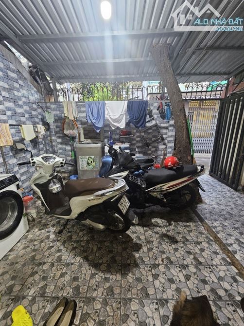Hẻm xe hơi, nhà 3 tầng BTCT, 94m2 nở hậu, ngang 6m, P2, Q8, SHR hoàn công đủ, nhỉnh: 9 t.ỷ - 1