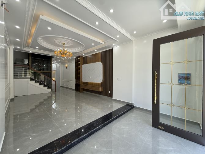 Bán nhà Ngô Gia Tự 4 tầng độc lập Thang Máy đường 12m - 1