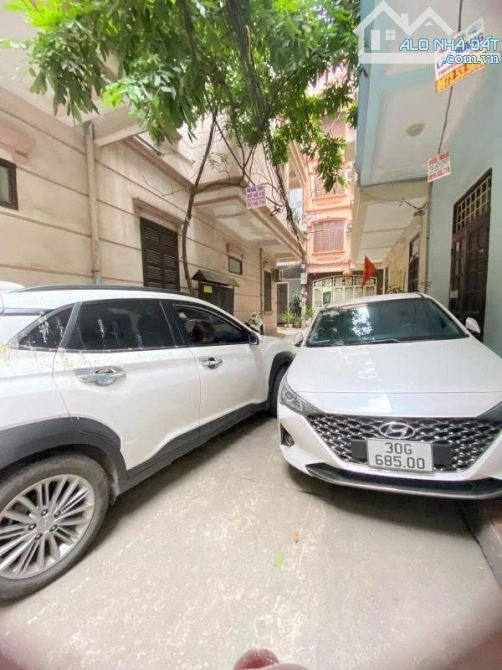 Bán nhà Kim Ngưu 45/50m2, 4T, mt 4.9m phân lô, oto vào nhà, kd văn phòng. Giá 14.6 tỷ