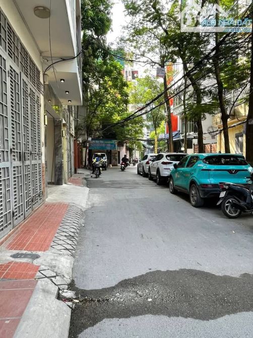 Bán Nhà ! Phân Lô Hoàng Cầu 70m2, 5 Tầng, MT 4m, Ô tô tránh - Kinh Doanh Giá 27,x Tỷ - 1