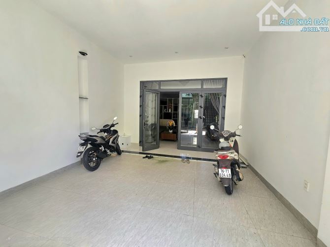 Cực Phẩm Nhà Gần Biển - Nhà 3 Tầng Đẹp Như Mơ – Gần Hồ Tùng Mậu – Có Sân Ô Tô –Giá Cực Tốt