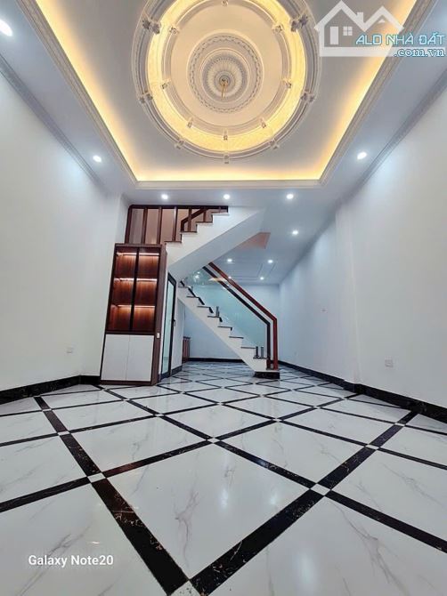 BÁN NHÀ BÙI HUY BÍCH GIẢI PHÓNG - Ô TÔ VÀO NHÀ - 5 TẦNG - 43/48M² - NỘI THẤT XỊN - 9.9 TỶ - 1