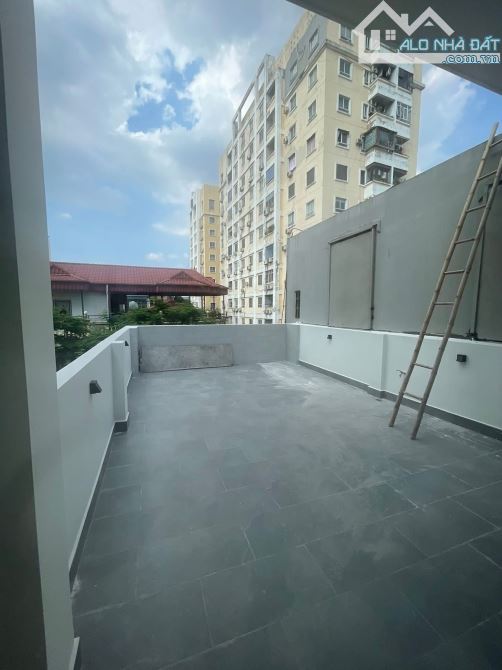 Hoàng Cầu, 62m2, nhà đẹp, trước nhà ô tô tránh, gara, thoáng trước sau - 1