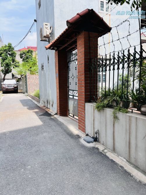 BÁN NHÀ TRÂU QUỲ GIA LÂM-PHỐ THÀNH TRUNG-NGÕ CỰC NÔNG-Ô TÔ VÀO-73M2-10 TỶ - 1